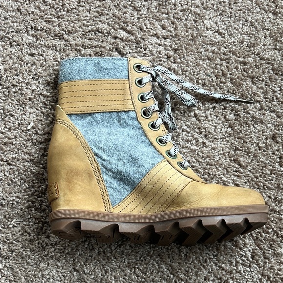Sorel Lexie Brown and Gray Lace-Up Boots - Picture 3 of 10